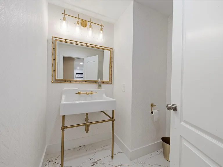 121 N Post Oak Ln #2203 — Photo 4