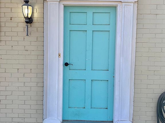 2nd image of 1606 Avenue F