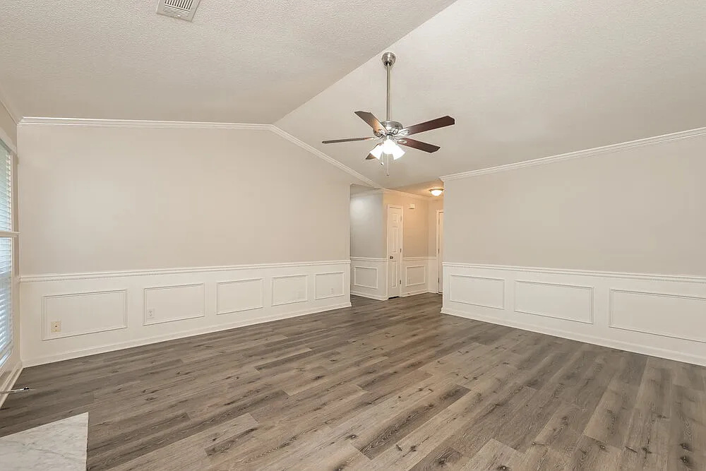 3 bed, 2.0 bath, 1405 sqft, $1,980 — Photo 4
