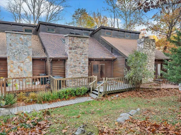 6 Windstream Ct, Radford, VA 24141