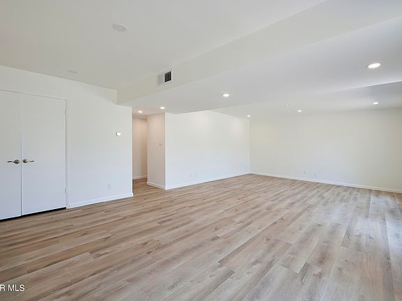 4th image of 2590 Seahorse Ave