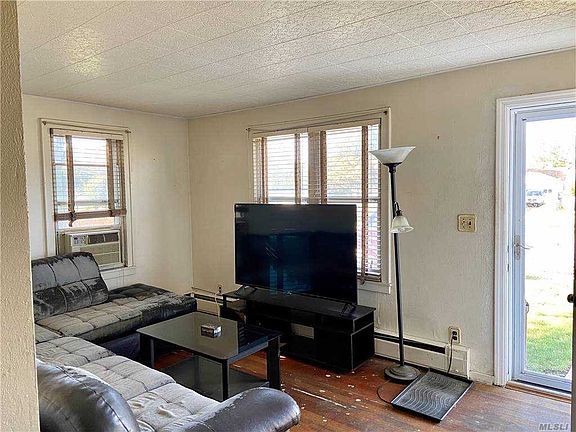 3rd image of 53 Wyckoff St