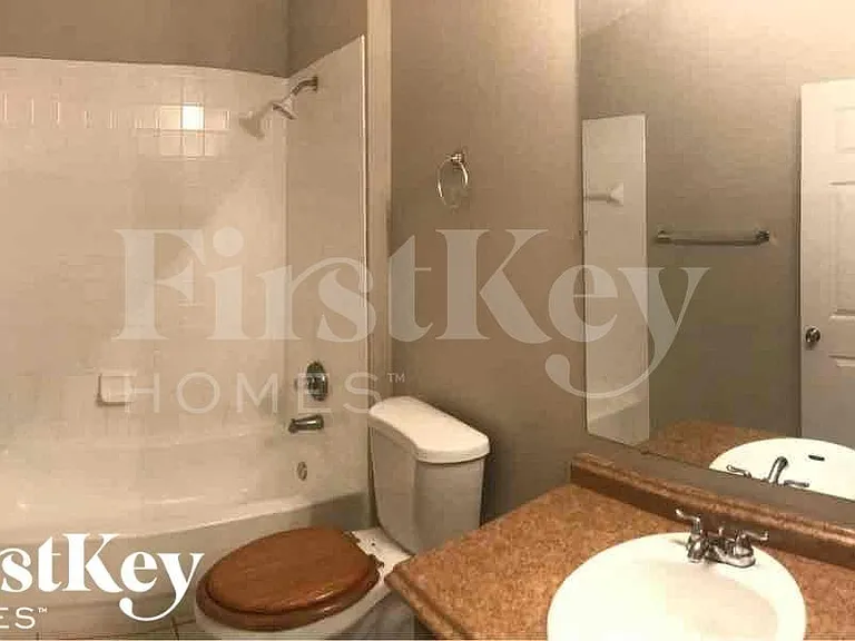 7424 Little Pond Ct — Photo 10