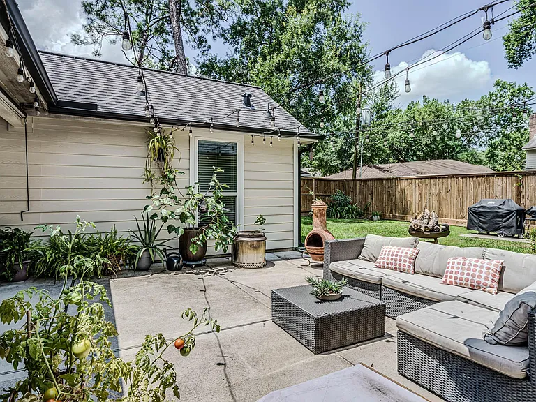 715 Thistlewood Dr — Photo 4