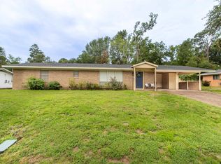 1931 Clubview Dr, Tyler, TX 75701