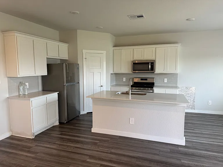 1218 Amistad Loop — Photo 4