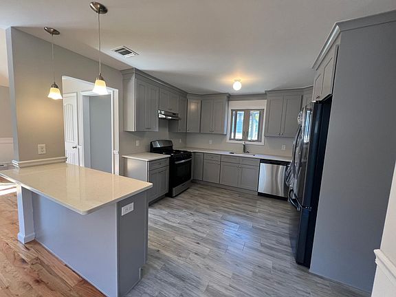 5th image of 65 Holcomb Ave #1