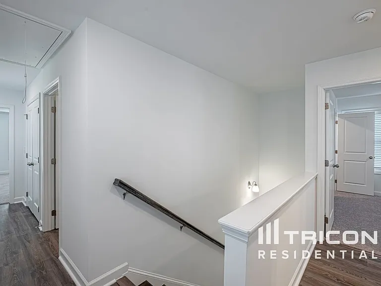 Tricon East Ridge — Photo 35