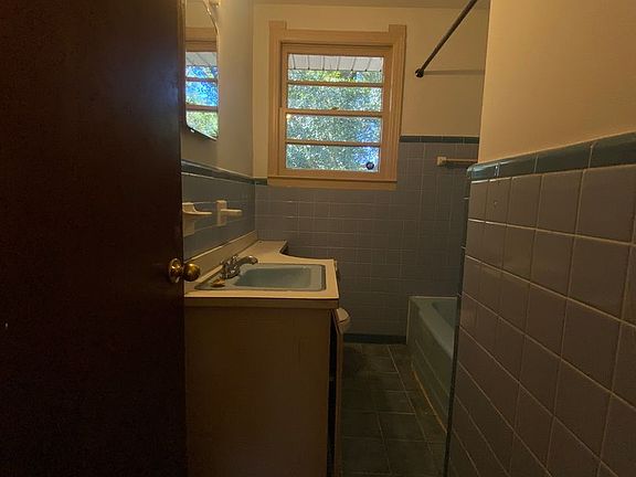 5th image of 3068 Knox St