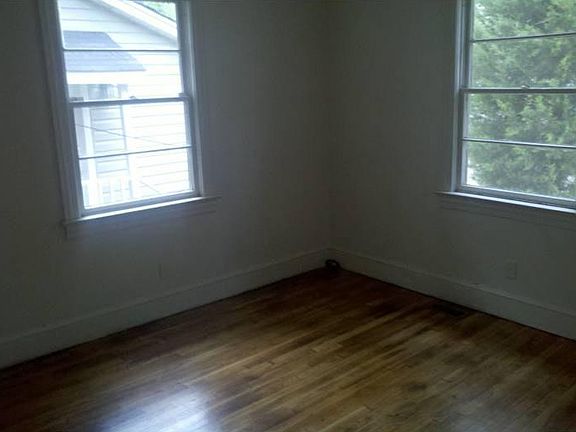5th image of 233 McMakin Dr