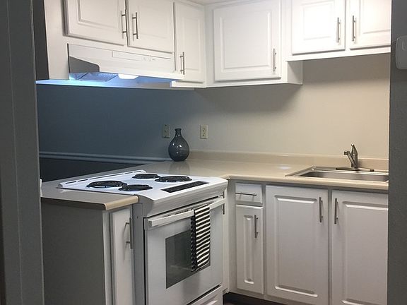 5th image of 4941 Stamas Ln APT 2