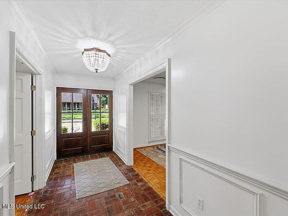 2nd image of 5440 Saratoga Dr
