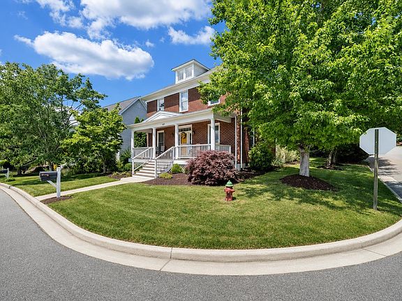 2nd image of 925 Village Way N