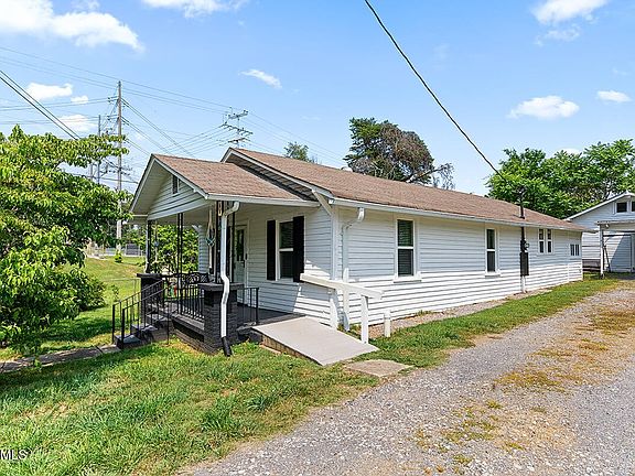 3rd image of 1128 Forsythe St