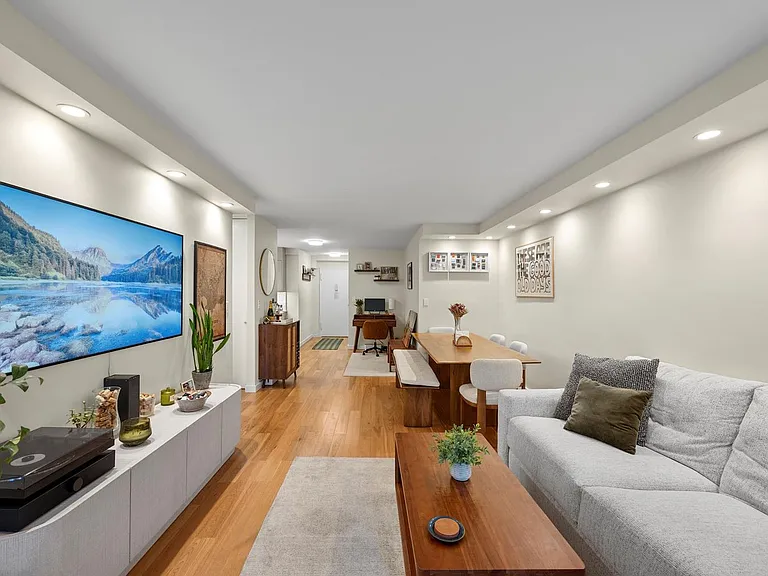 142 E 16th St #3H — Photo 3
