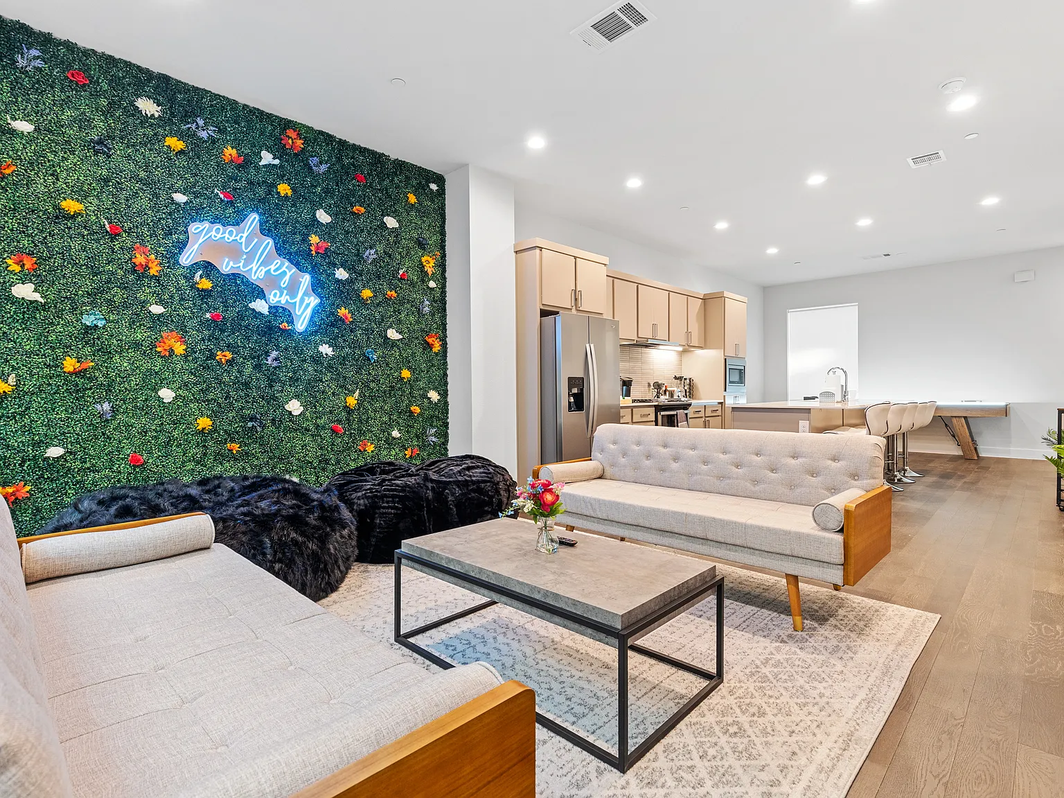 2 bed, 2.5 bath, 2071 sqft, $3,500 — Photo 4