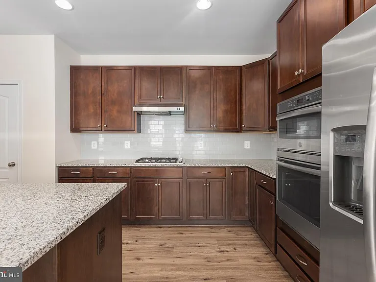9627 Hillcrest Dr — Photo 16