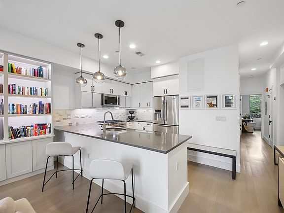 4th image of 72 Essex St APT 4