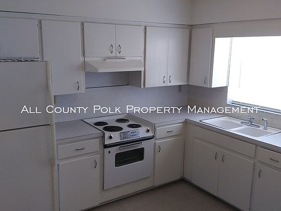 4th image of 2037 Tennyson St