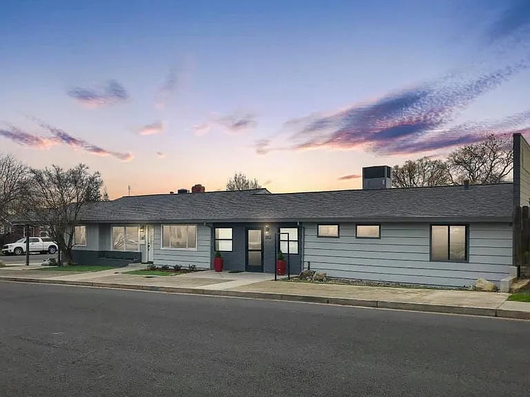 205 Grove St — Photo 43