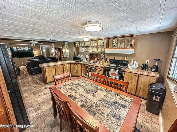 4th image of 2199 Eveleigh Rd