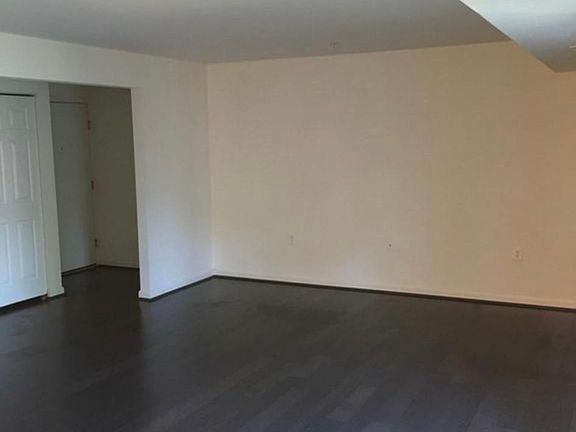 3rd image of 219 Crocker Dr APT D