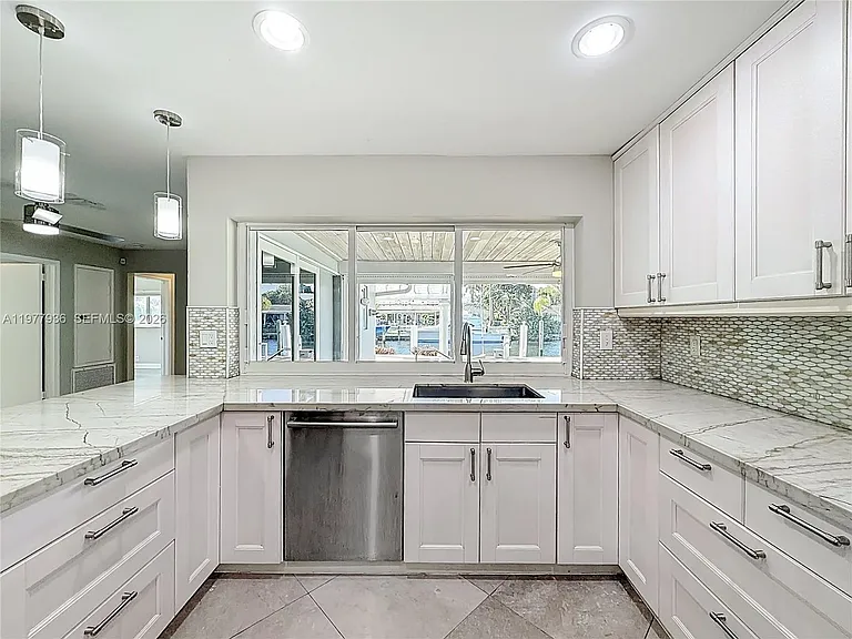 2770 NE 8th Ct — Photo 7