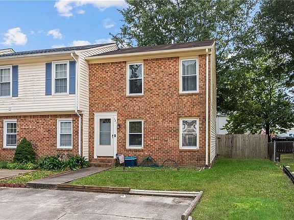 2nd image of 121 Elmhurst Ct