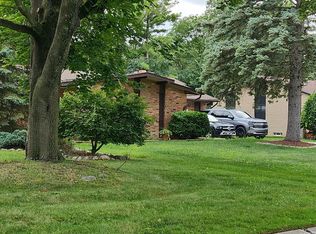 30039 Rambling Rd, Southfield, MI 48076