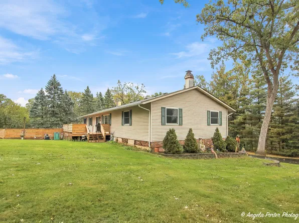 8510 Coral Rd, Wonder Lake, IL 60097