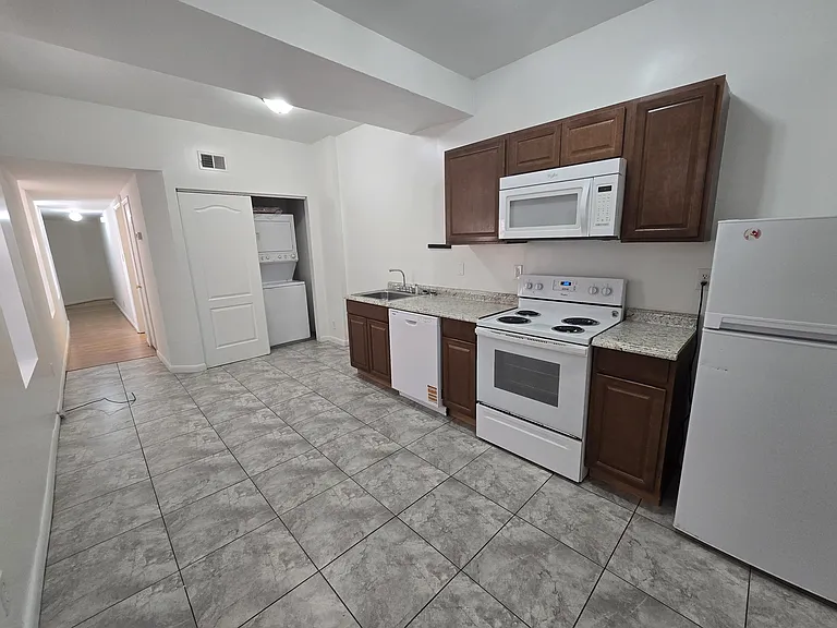 501 W Grace St #B — Photo 10