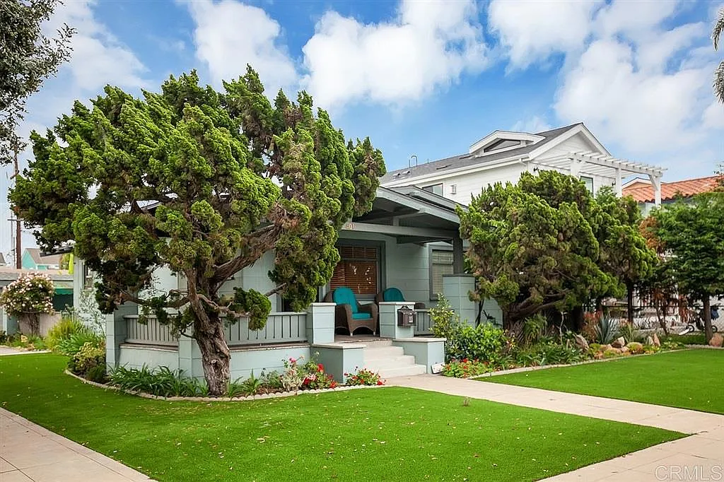 2 bed, 1.0 bath, 884 sqft, $3,700 — Photo 1