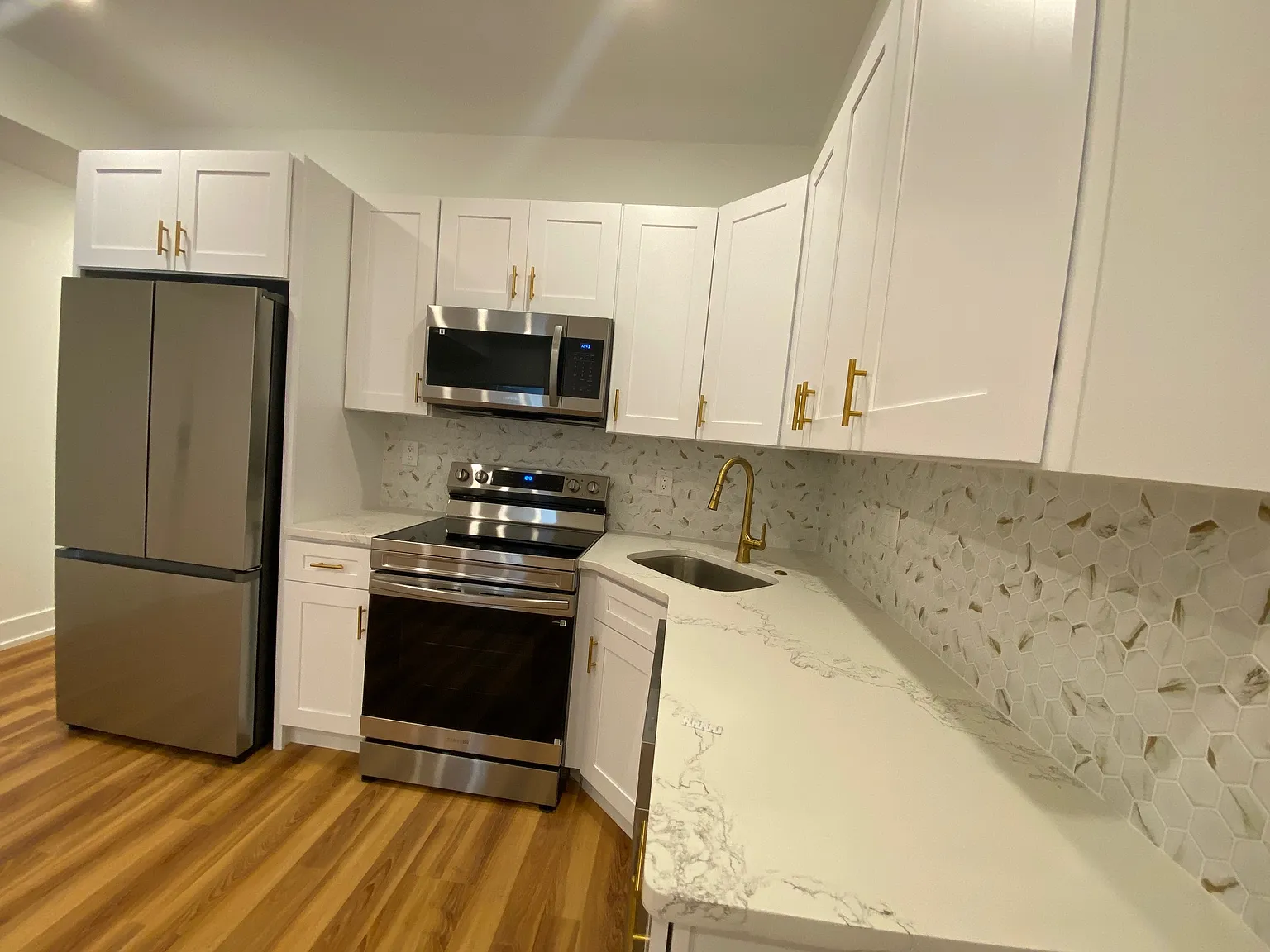 3 bed, 950 sqft, $2,000 — Photo 2