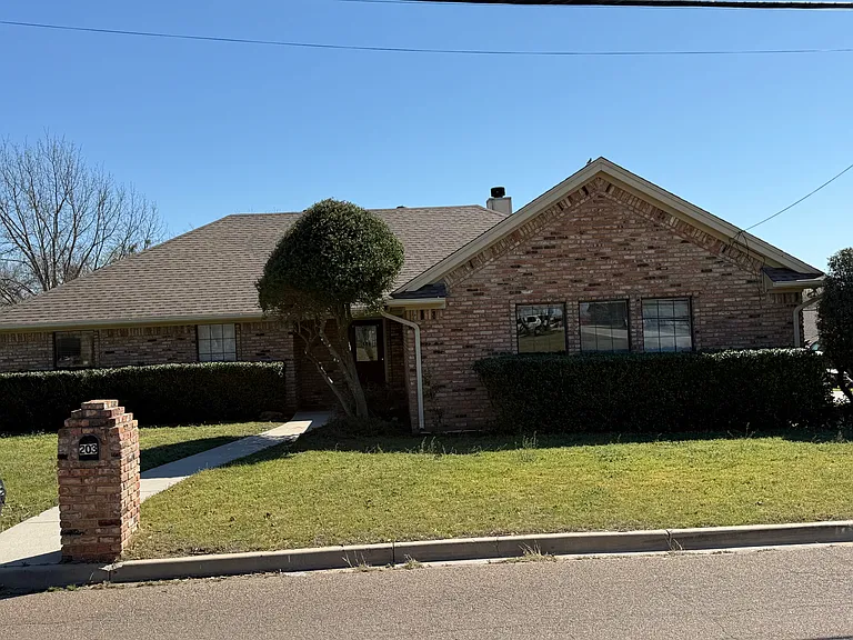 203 S Cowan St — Photo 1