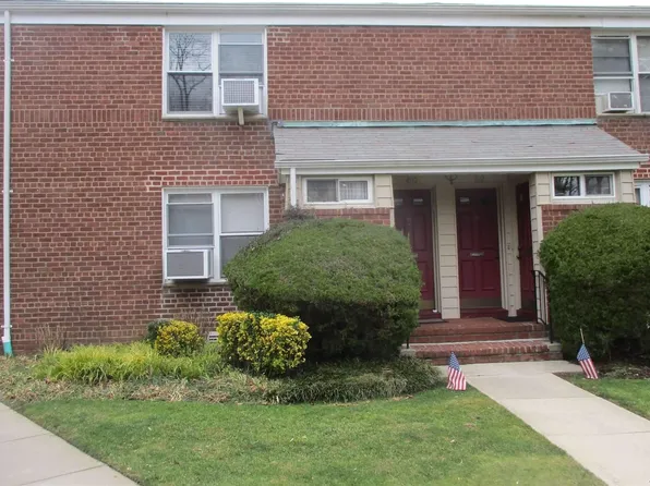 60 Edwards #1A, Roslyn Heights, NY 11577