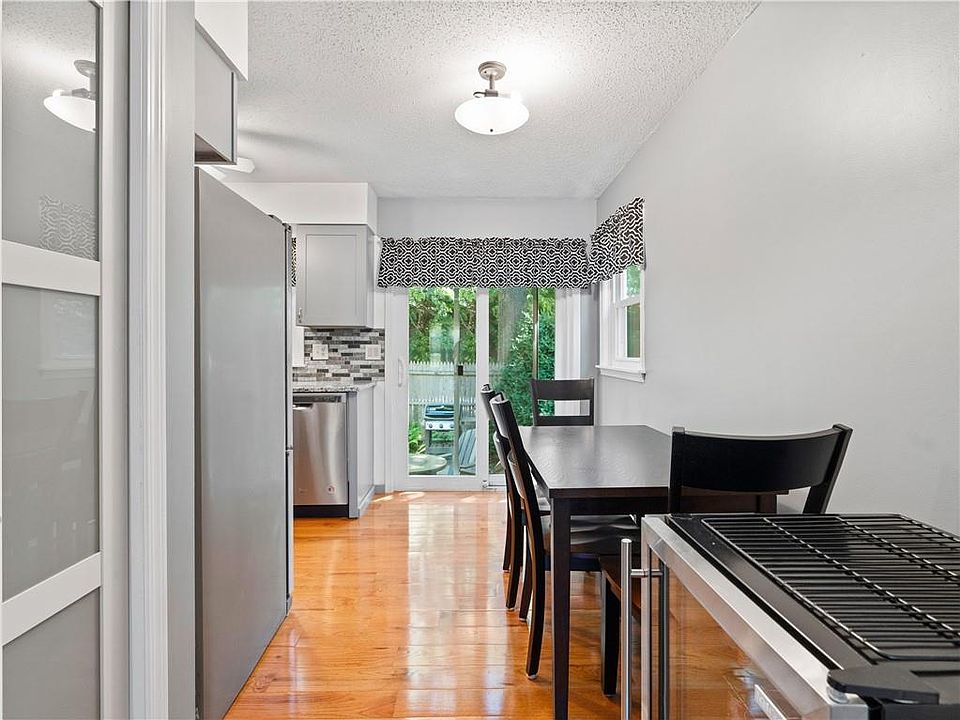 35 Wood Hollow Ln Rumford RI Zillow