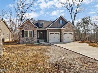 102 Amherst Dr, Crossville, TN 38558