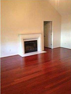 3rd image of 914 Creek Dr