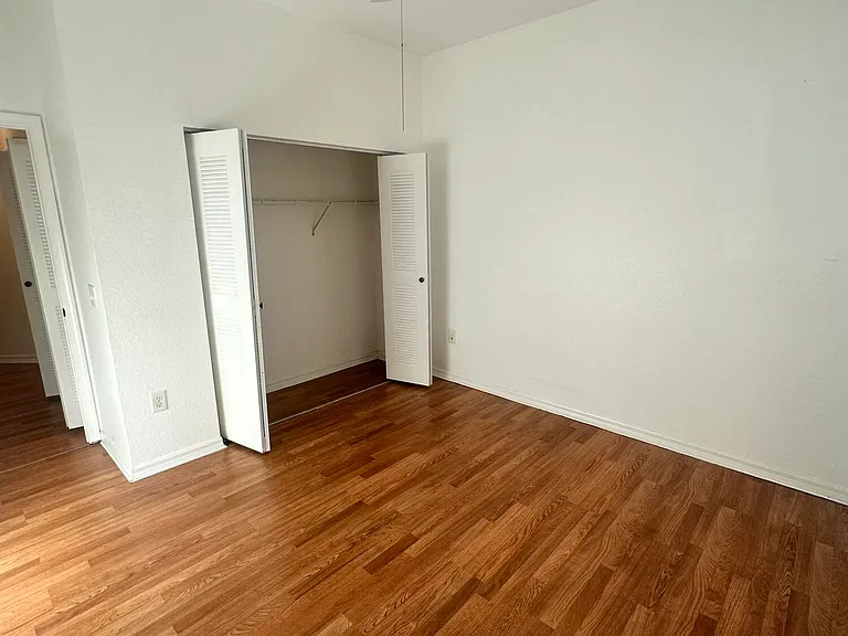 220 Crestwood Cir #106 — Photo 22