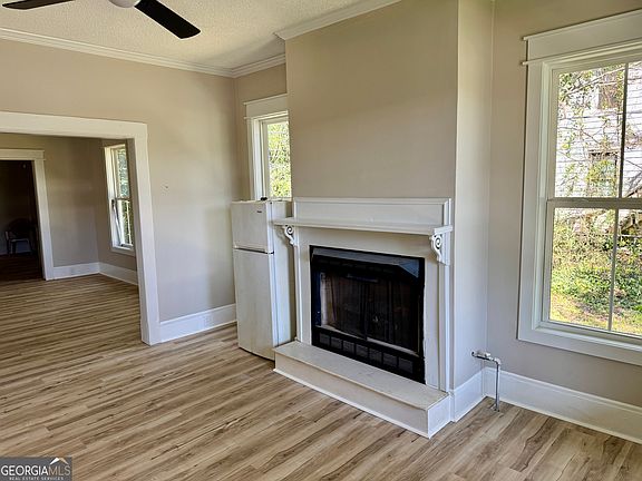 3rd image of 961 Log Cabin Way