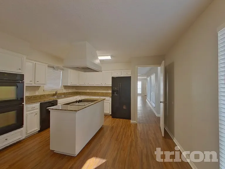 3602 Hill Springs Dr — Photo 5