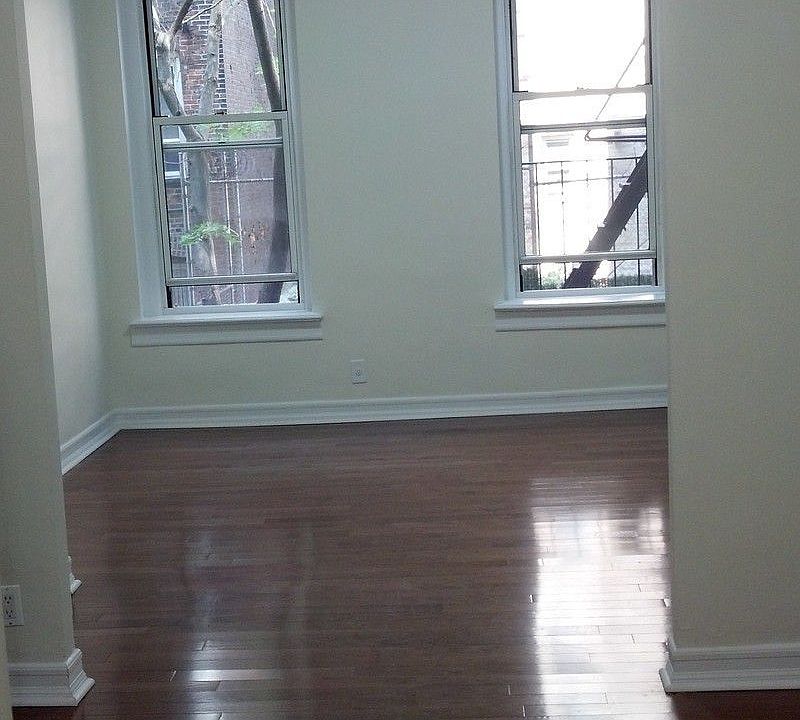 2nd image of 325 E 48th St #33