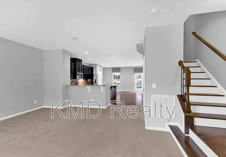 1935 Fleetwood Dr — Photo 8