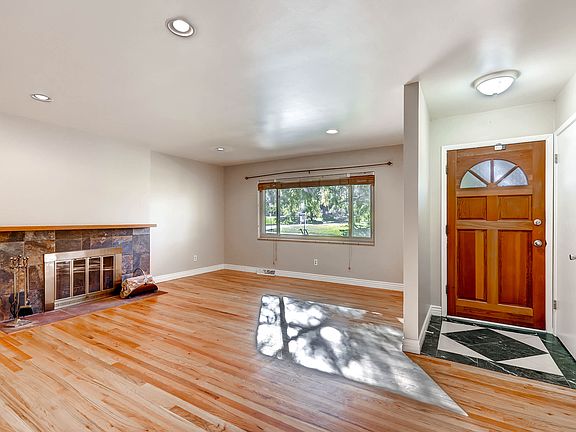 4th image of 8263 E Mansfield Ave