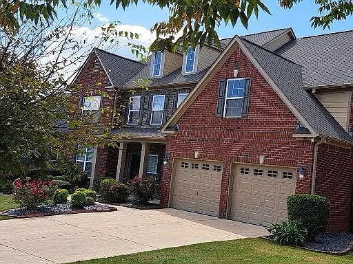 5 bed, 3.5 bath, 4981 sqft, $3,500 — Photo 4