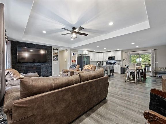 4th image of 1698 Foxborough Dr
