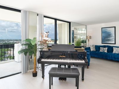 2000 Presidential Way #1606, West Palm Beach, FL, 33401