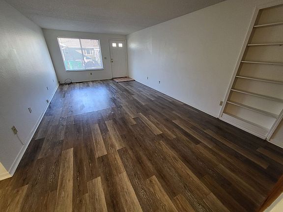 3rd image of 406 E Adams St #Ada0406-a