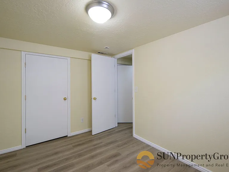 1518 S Green St — Photo 16