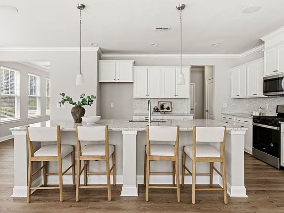 4th image of 624 Newlyn Dr